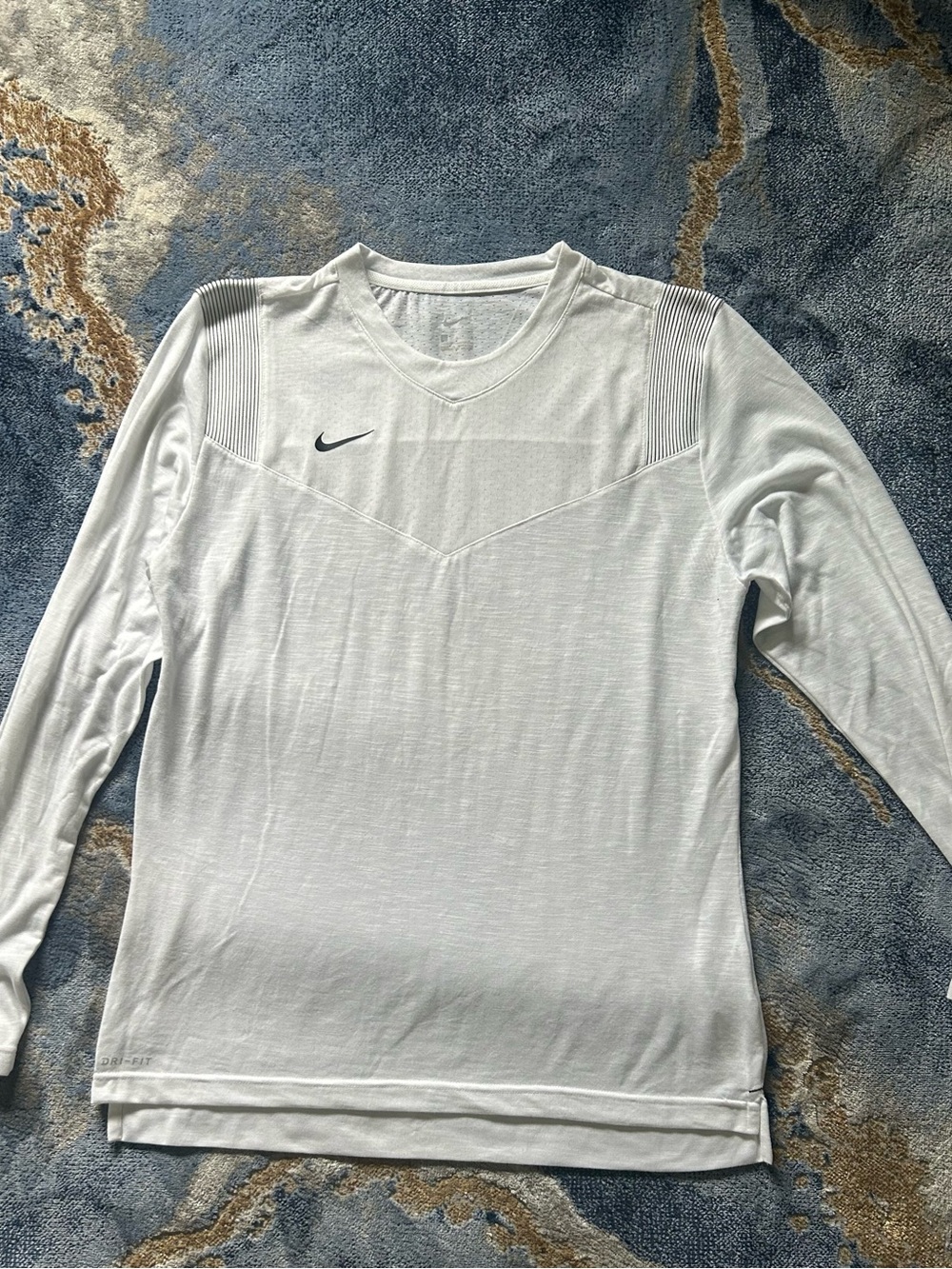 Nike Men’s White Long Sleeve Dri-FIT Crew Shirt